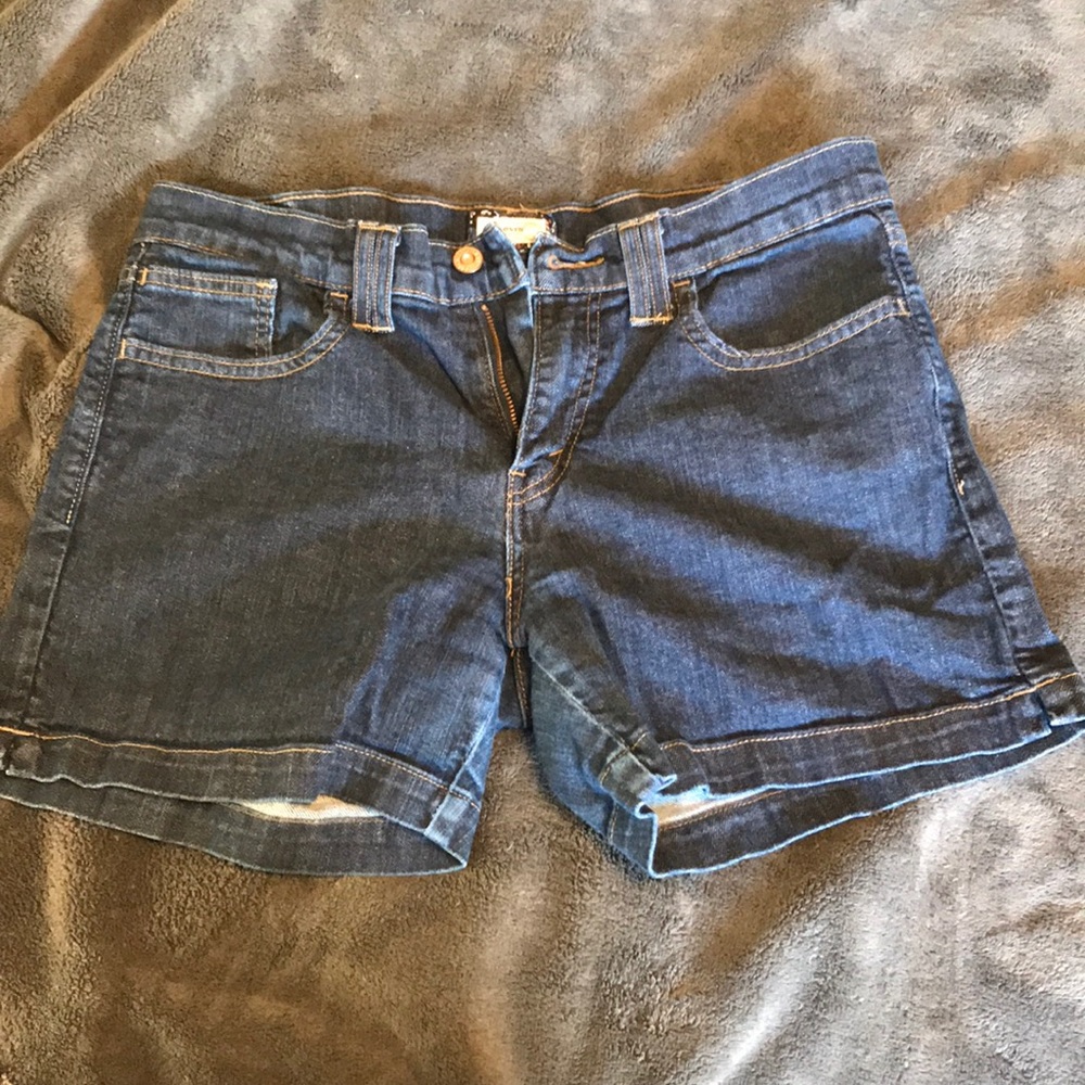LIKE NEW Levi 515 Shorts